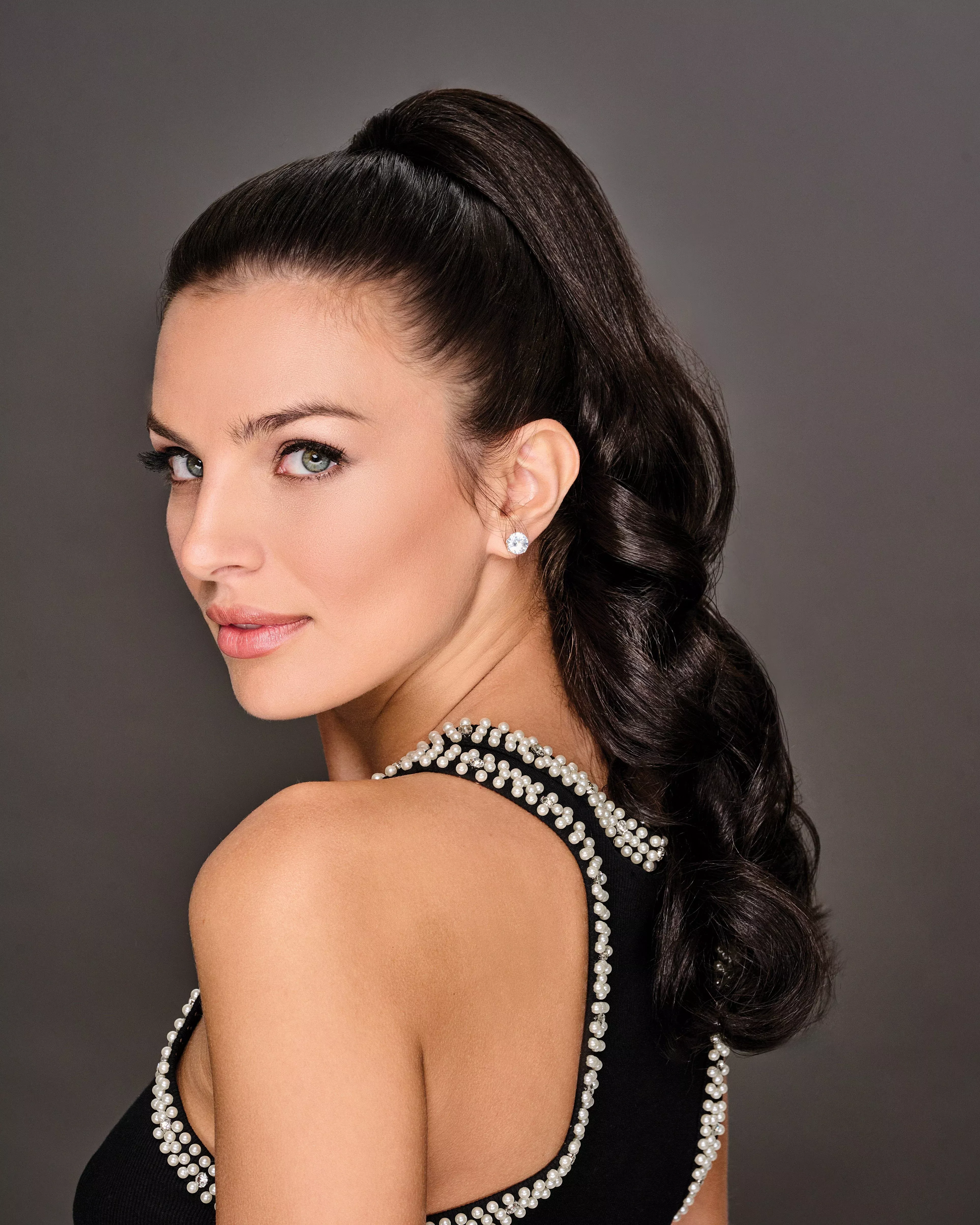 21″ Soft Curls Claw Clip by Hairdo | Synthetic (Lace Front)