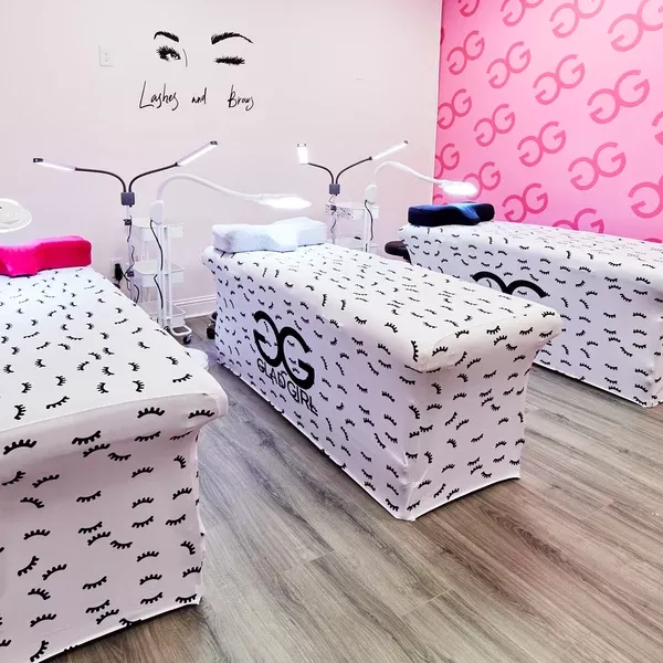 GladGirl Academy Instructor Training – GladGirl Classic, Volume and Mega Volume Eyelash Extensions, LashLift Eyelash Perming and Eyebrow Lamination Courses